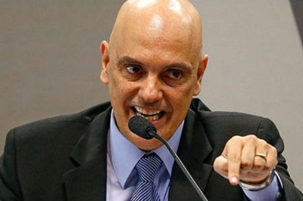 Moraes dá dois dias para Bolsonaro se manifestar sobre acusação de