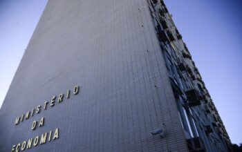 País só voltará a ter superávit primário em 2027, projeta ministério