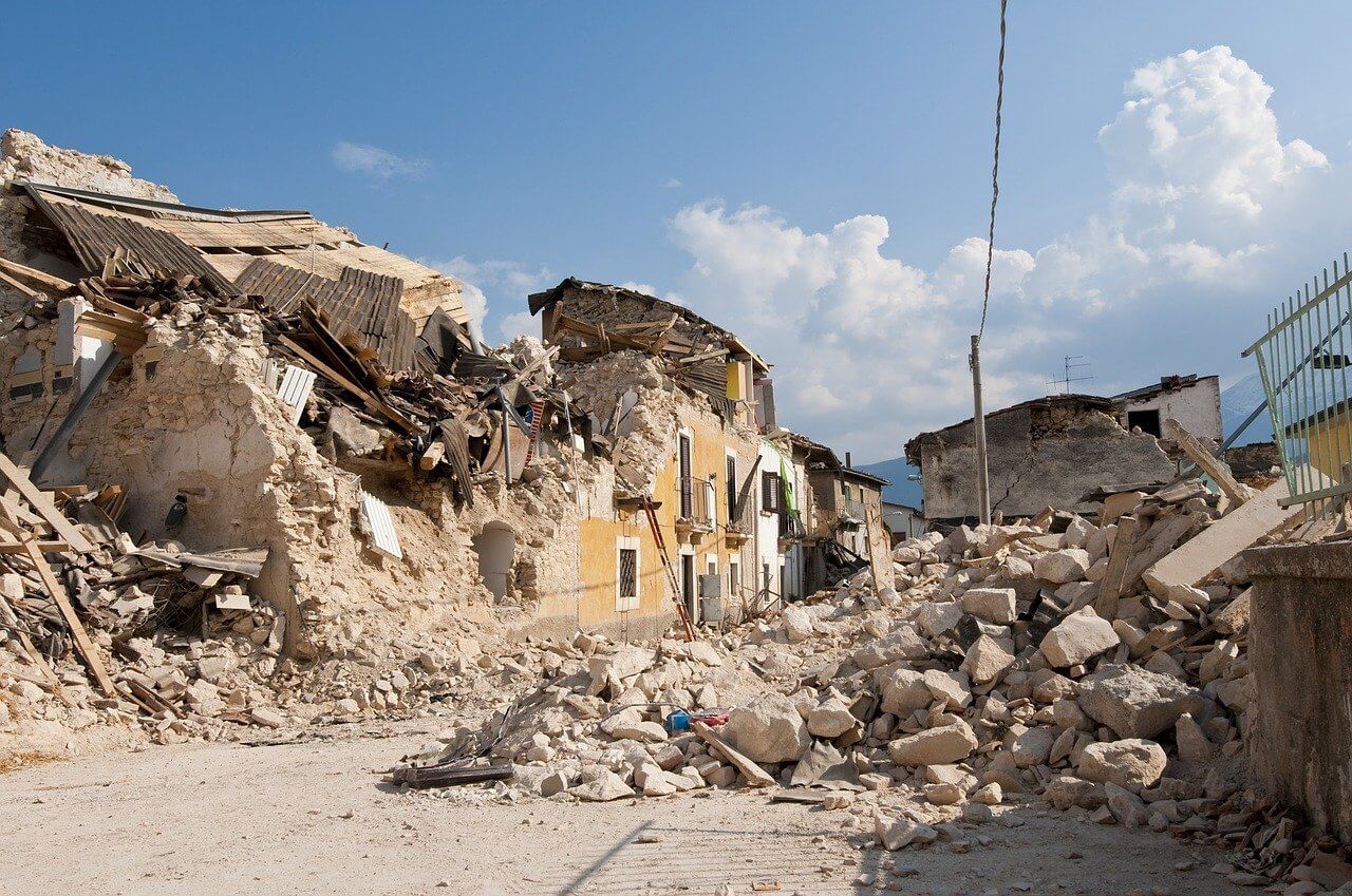 Sobe para 26 total de mortos por terremoto na Turquia e Grécia