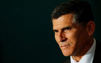 General Santos Cruz diz que "Brasil precisa de uma junta médica"