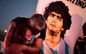 Argentina chora desconsolada pela morte de Diego Armando Maradona