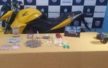 Dupla em flagrante por tráfico de drogas no bairro do Biribiri em Manacapuru