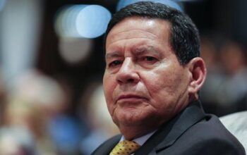 Ataques de Eduardo Bolsonaro à China é minimizado por Mourão: "foi apenas uma 'declaração'