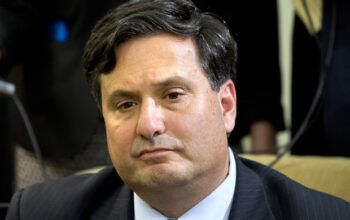 Biden escolhe conselheiro Ron Klain como chefe de gabinete