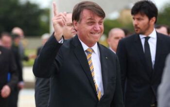Bolsonaro acusa índio de trocar “tora” de madeira por “cerveja”