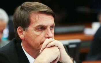 Bolsonaro apaga do Facebook pedido de voto a Russomanno, Crivella e outros