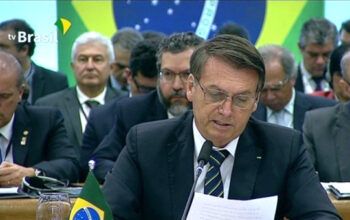 Bolsonaro promete divulgar lista de países que compram madeira ilegal