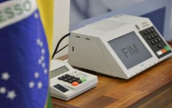 Bolsonaro volta a pôr em dúvida a credibilidade das urnas eletrônicas