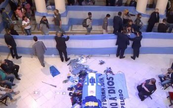 Corpo de Diego Maradona é velado no palácio presidencial da Argentina