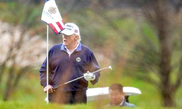 Durante encontro virtual da cúpula do G20 Trump joga golfe