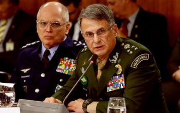 General Pujol afirma que militares não querem fazer parte da política