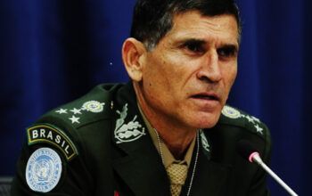 General Santos Cruz diz que o Brasil não é país de maricas, precisa de seriedade, e não de fanfarronice