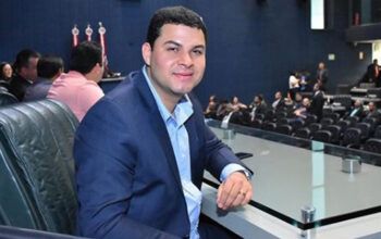 PF cumpre mandado de busca e apreensão contra Saullo Viana; pai do deputado e mais três são presos