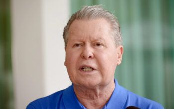 Hissa acusa Arthur Neto de proteger assassino e de usar recursos públicos para esconder o crime da família