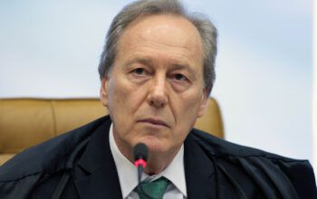 Lewandowski pede informações à Anvisa sobre vacina contra Covid