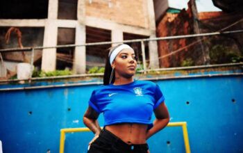 Ludmilla grava clipe na Rocinha e homenageia ícones do funk