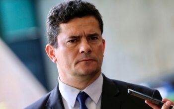 Moro cita à Polícia Federal elo de Carlos Bolsonaro com “gabinete do ódio”