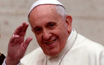 Papa Francisco parabeniza Joe Biden por telefone