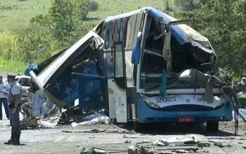 Prefeitura de Itaí decreta luto pelo acidente entre ônibus e caminhão