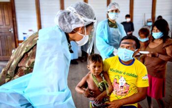 Rede Pró-Yanomami e Ye’kwana aponta aumento de 230% de Covid-19 em terra Yanomami