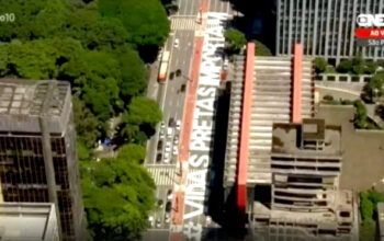 “Vidas Pretas Importam” é pintada na Avenida Paulista