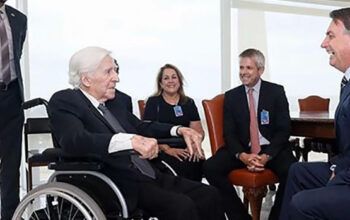 Justiça exige que governo Bolsonaro se retrate por homenagear Major Curió