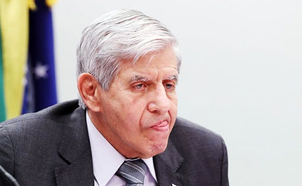 Chamado de velho mentiroso por  Janio de Freitas, General Heleno reage: "Vc é medíocre"