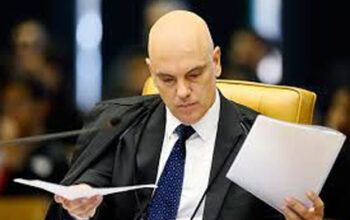 Alexandre de Moraes diz que Bolsanaro terá que depor quando o STF decidir