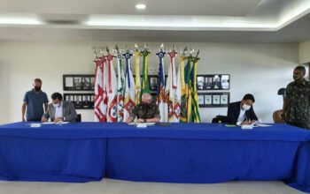 Exército Brasileiro faz doação de 100 fuzis 7,62mm  para o combate à criminalidade no Amazonas