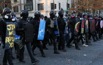 Apoiadores e opositores de Trump se enfrentam durante manifestações em Washington