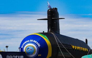 Bolsonaro batiza submarino lançado no governo Lula com parceria francesa