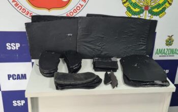 Dois homens são presos com 10kg de cocaína em Coari; a droga estava em uma embarcação