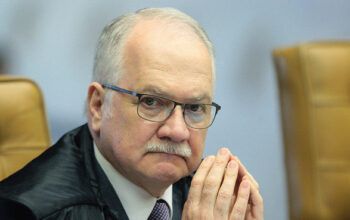 Resolução de Bolsonaro que zerou imposto na importação de armas é suspensa por Fachin