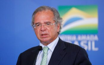 Fim do auxílio emergencial ajudará a controlar inflação, diz Guedes