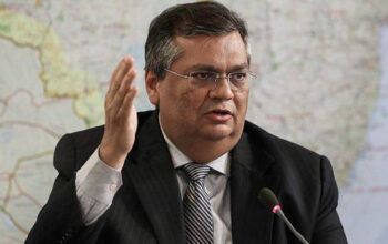 Dino quer que governadores comprem vacinas sem autorização da Anvisa