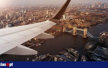 Mais de 20 países restringem voos para Reino Unido