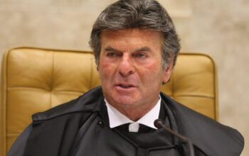 Após fala de Bolsonaro sobre decreto, Fux diz: “STF segue vigilante”