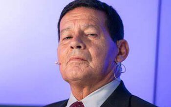 Mourão é diagnosticado com covid-19 e permanecerá isolado na residência oficial do Jaburu