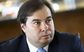 Pelo Twitter, Maia repercute notícia de que o governo obstrui agenda econômica para impedir sua reeleição