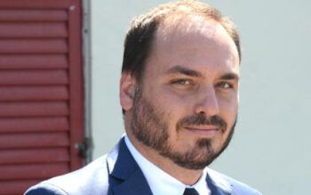 PF investiga ligação de Carlos Bolsonaro com gabinete do ódio