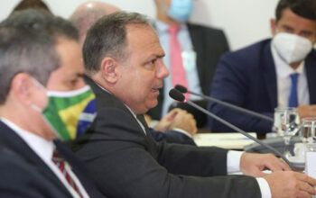 Em nota, pesquisadores dizem que plano de vacinação do governo enviado ao STF não teve anuência deles