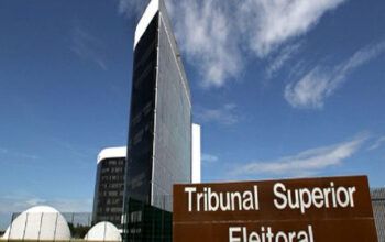 Presidente do TSE paralisa pedido sobre Ficha Limpa até definição do Supremo