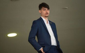 Produtora atua de graça para Renan Bolsonaro após contratos com governo