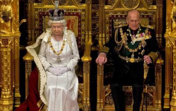 Rainha Elizabeth II não terá tratamento preferencial na hora de tomar a vacina contra o novo coronavírus