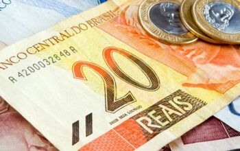 Salário mínimo será de R$ 1.100 em 2021, diz Bolsonaro