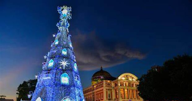 TCE-AM suspende pagamento de R$ 3,6 milhões para montagem de árvore de Natal e campeonato de Peladas