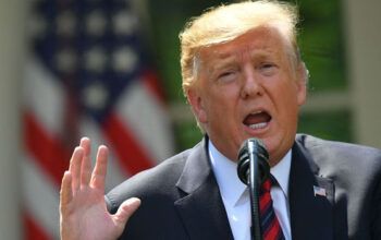 Trump assina pacote de US$ 2,3 trilhões para evitar “shutdown” nos EUA