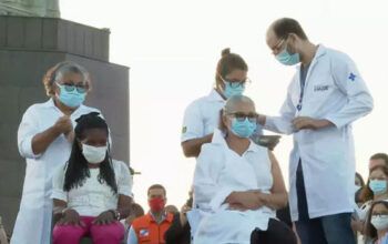 Rio dá início à vacinação contra a covid-19 aos pés do Cristo