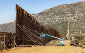 Biden mantém EUA na OMS e interrompe construção do muro com o México