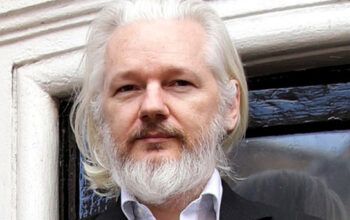 Juíza britânica nega extradição de Assange aos EUA